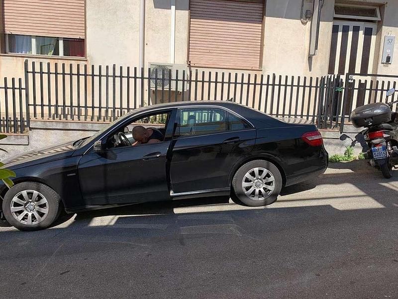 Usata Mercedes E200 136 CV (100 kW) 2010 Nero Berlina