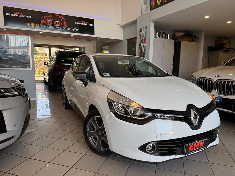 Bianco Usata 2015 Renault Clio IV Tre volumi | 8500 € (Buon prezzo) - Immagine 1/4