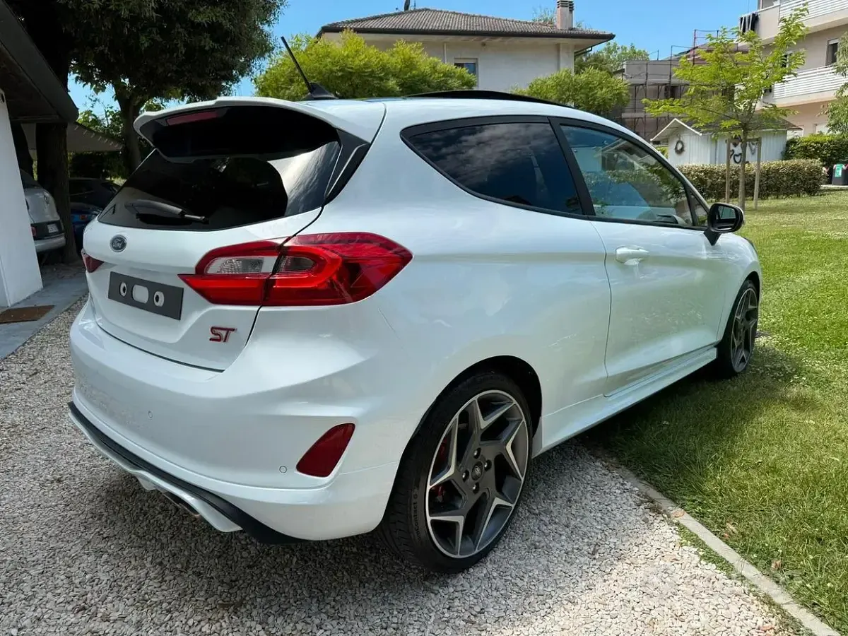 Usata Ford Fiesta Performance Edition 200 CV (147 kW) 2020 Bianco Utilitaria