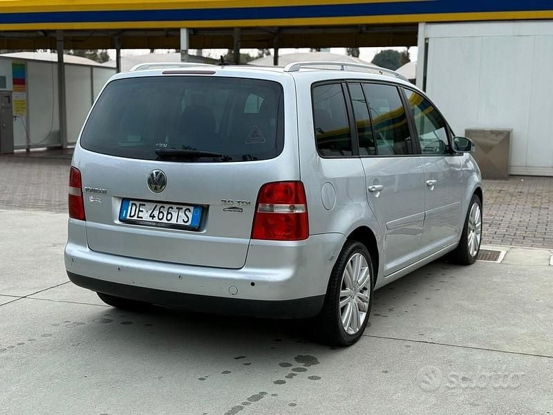 Käytetty VW Touran Highline 169 HP (124 kW) 2007 Harmaa Tila-auto