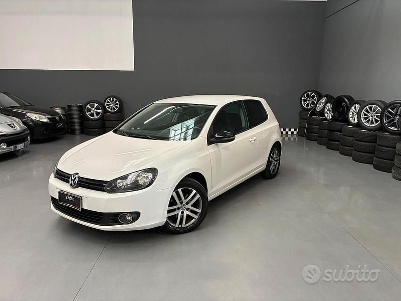 Usata VW Golf VI Comfortline 105 CV (77 kW) 2010 Bianco Utilitaria