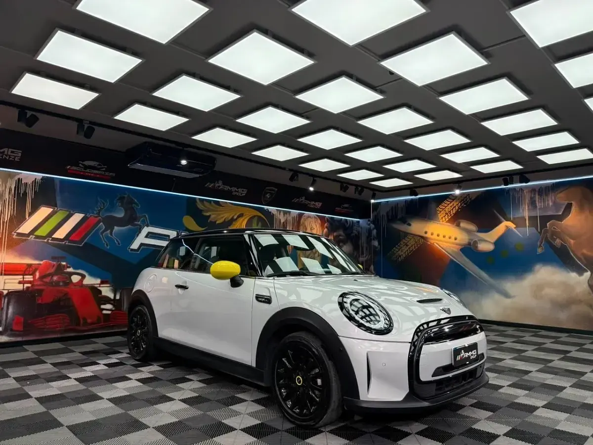 Usata Mini Cooper SE 75 kW (102 CV) 2022 Argento Utilitaria