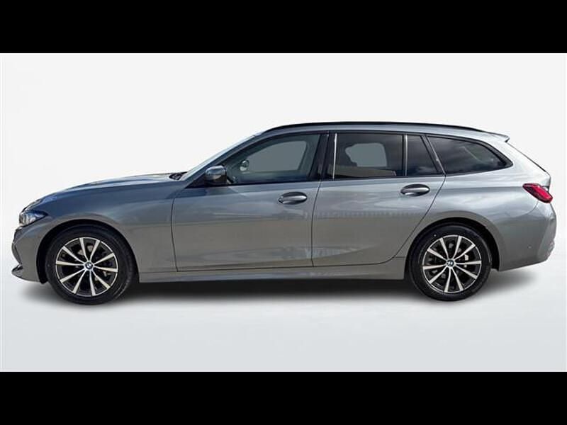 Usata BMW 318 Comfort Edition 149 CV (109 kW) 2025 Grigio chiaro Station wagon