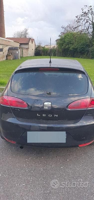 Usata Seat Leon 105 CV (77 kW) 2005 Nero Utilitaria