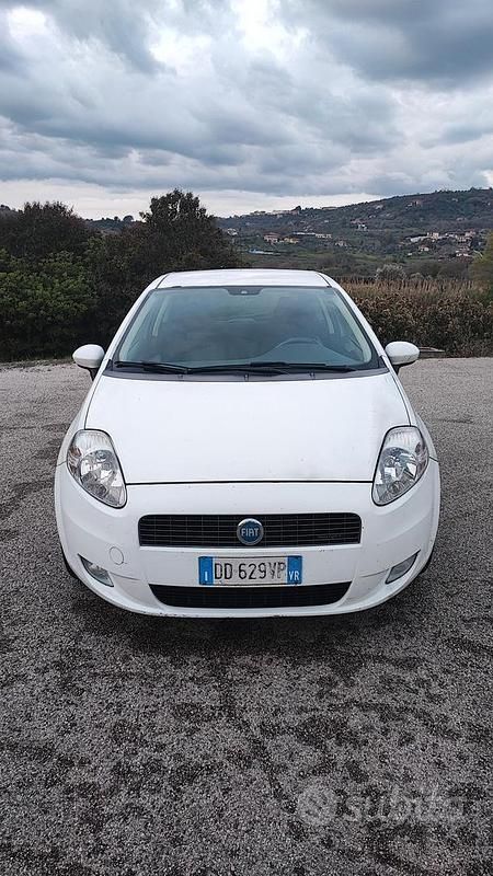 Usata Fiat Grande Punto Active 75 CV (55 kW) 2006 Bianco Utilitaria