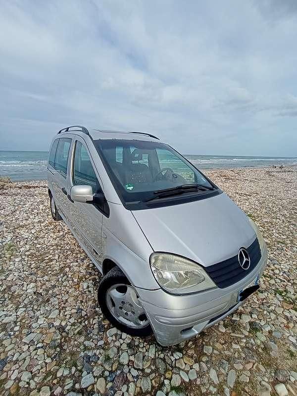 Usata Mercedes Vaneo 91 CV (66 kW) 2003 Argento Monovolume
