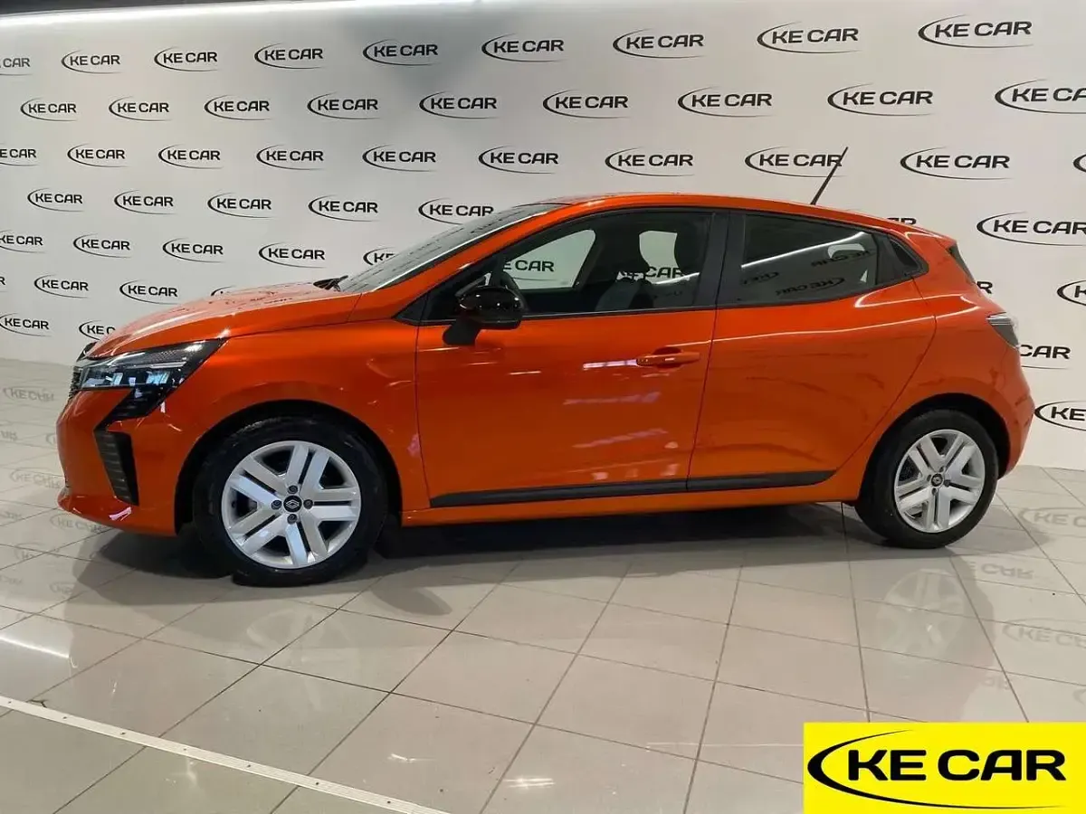 Nuova Renault Clio V Evolution 101 CV (74 kW) 2026 Arancione Berlina