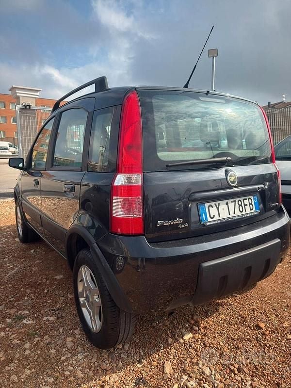 Usata Fiat Panda 4x4 Climbing 60 CV (44 kW) 2005 Nero Utilitaria