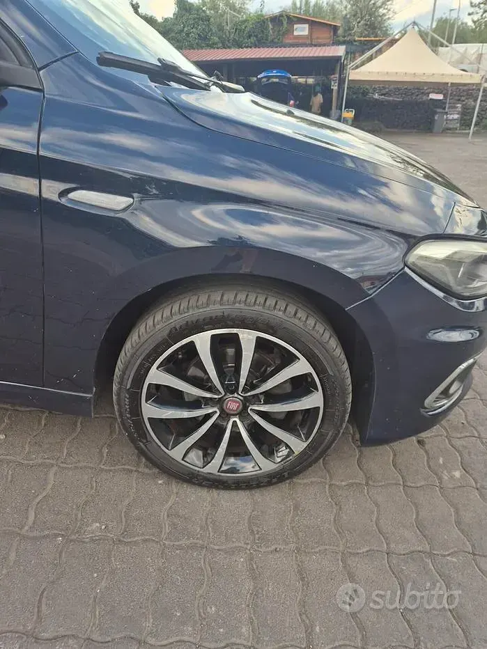Usata Fiat Tipo 120 CV (88 kW) 2017 Bluazzurro Berlina