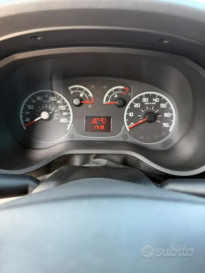 Usata Fiat Doblò 105 CV (77 kW) 2010 Grigio Monovolume