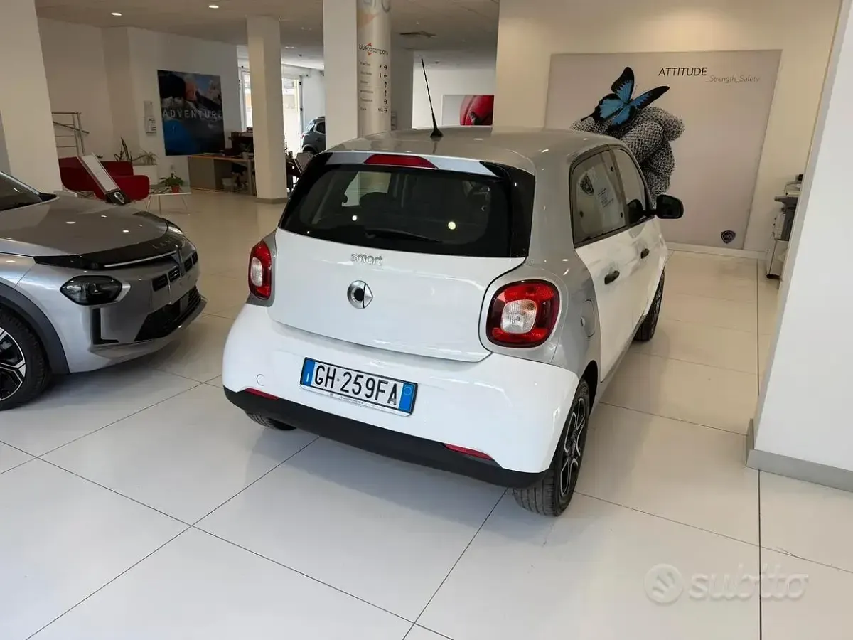 Usata Smart ForFour 71 CV (52 kW) 2019 Bianco Utilitaria