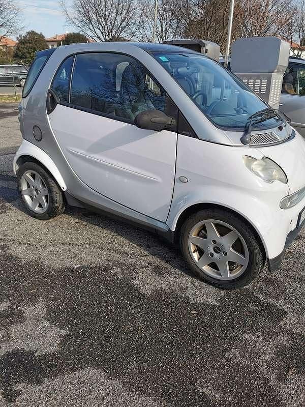 Usata Smart ForTwo Coupé 61 CV (44 kW) 2003 Bianco Coupé