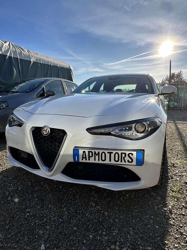 Other Usata 2019 Alfa Romeo Giulia Super Tre volumi | 22.990 € (Buon prezzo) - Immagine 1/4