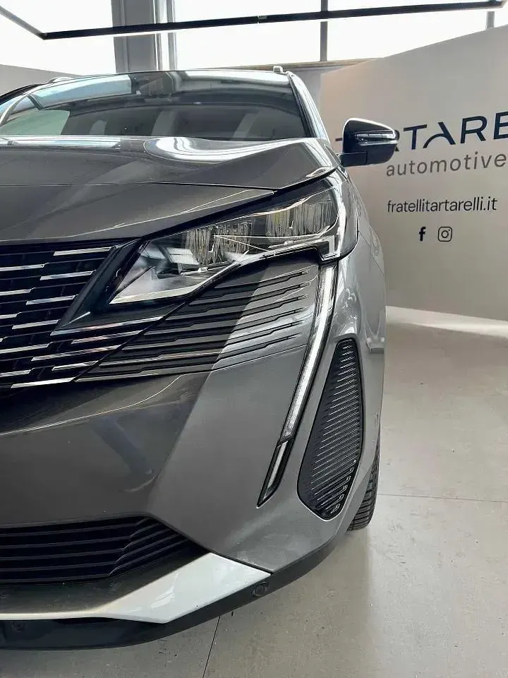 Usata Peugeot 5008 Allure 131 CV (96 kW) 2023 Grigio SUV