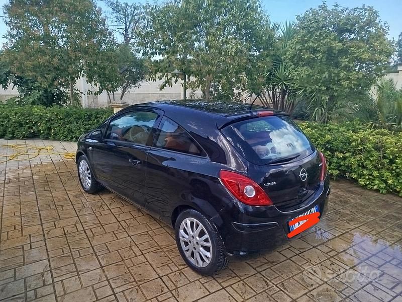 Usata Opel Corsa Cosmo 82 CV (60 kW) 2009 Nero Utilitaria