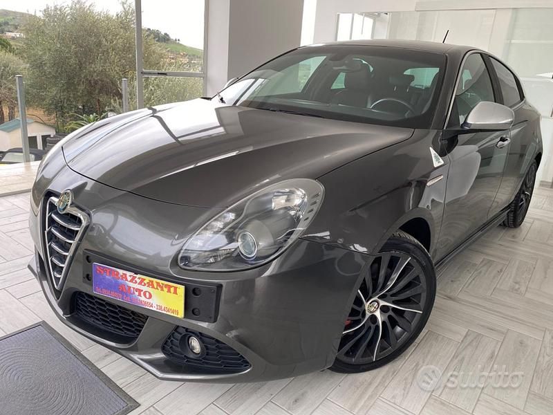 Usata Alfa Romeo Giulietta Quadrifoglio 235 CV (172 kW) 2012 Grigio Utilitaria