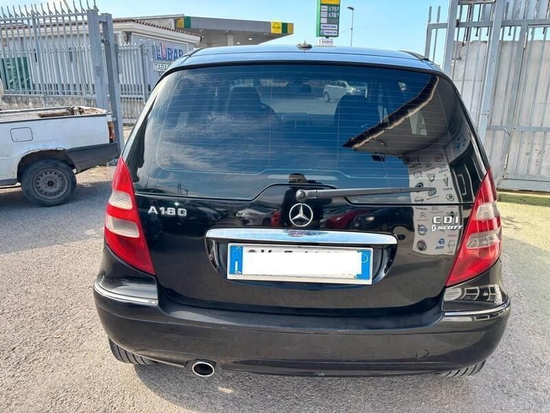 Usata Mercedes A180 109 CV (80 kW) 2004 Nero Monovolume