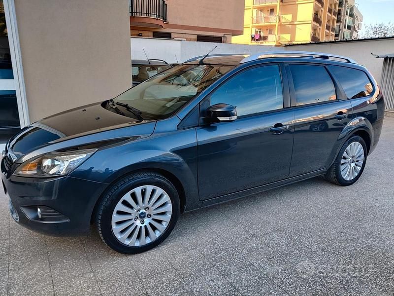 Usata Ford Focus 90 CV (66 kW) 2009 Grigio Station wagon