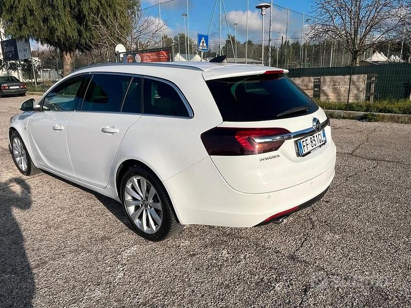 Usata Opel Insignia Business 170 CV (125 kW) 2016 Bianco Station wagon