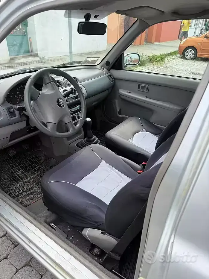 Usata Nissan Micra 82 CV (60 kW) 2002 Grigio Utilitaria