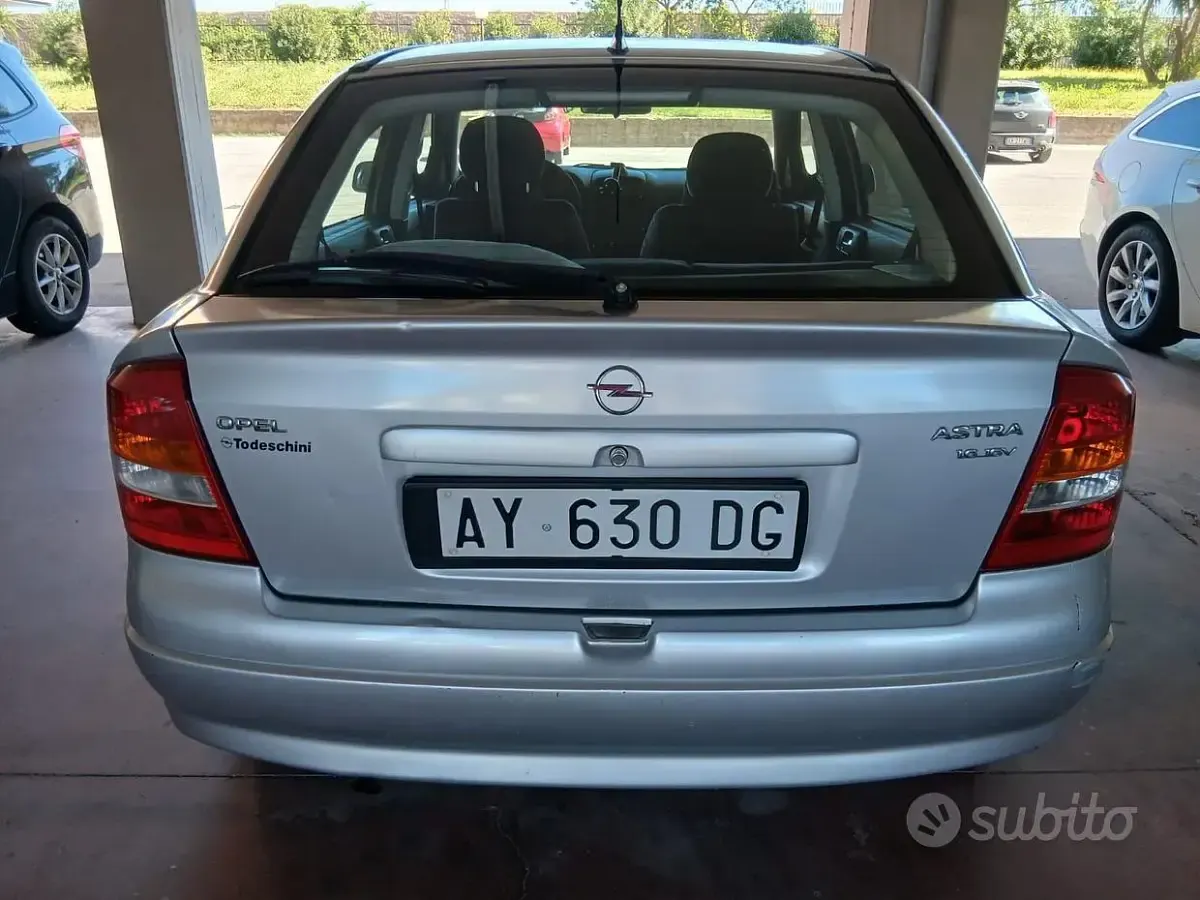 Usata Opel Astra 101 CV (74 kW) 1998 Grigio Station wagon