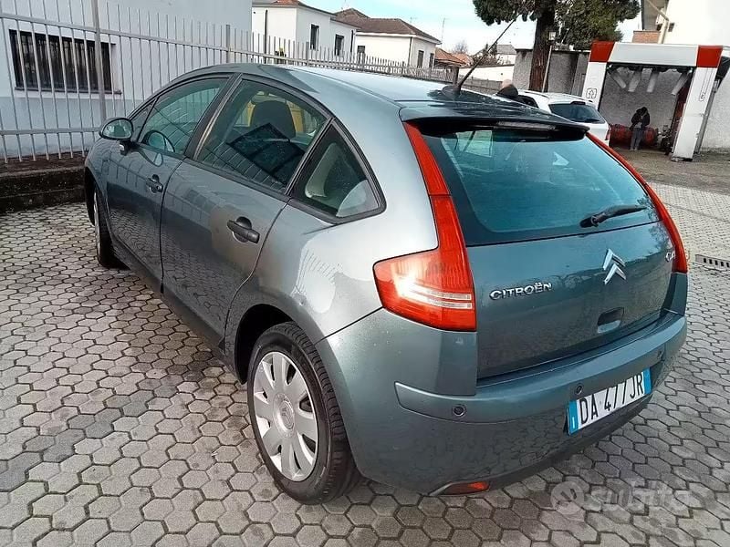 Usado Citroën C4 90 CV (66 kW) 2006 Gris Berlina