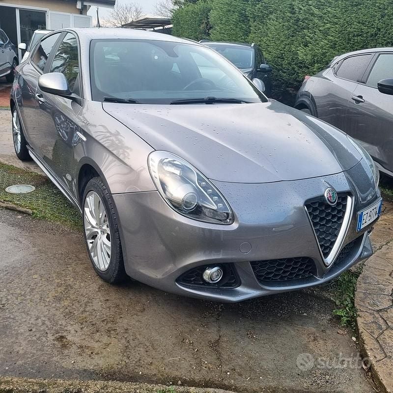 Usata Alfa Romeo Giulietta Exclusive 175 CV (128 kW) 2015 Grigio Berlina