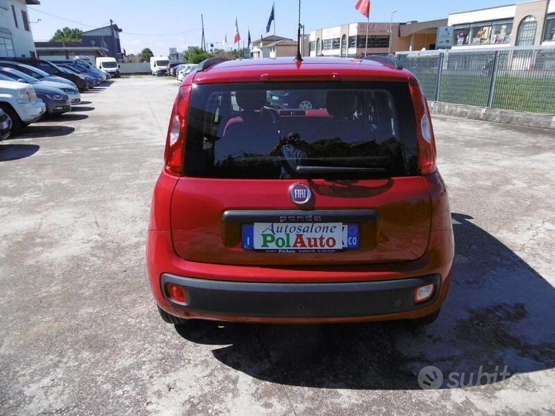 Usata Fiat Panda Lounge 69 CV (50 kW) 2016 Rosso Utilitaria