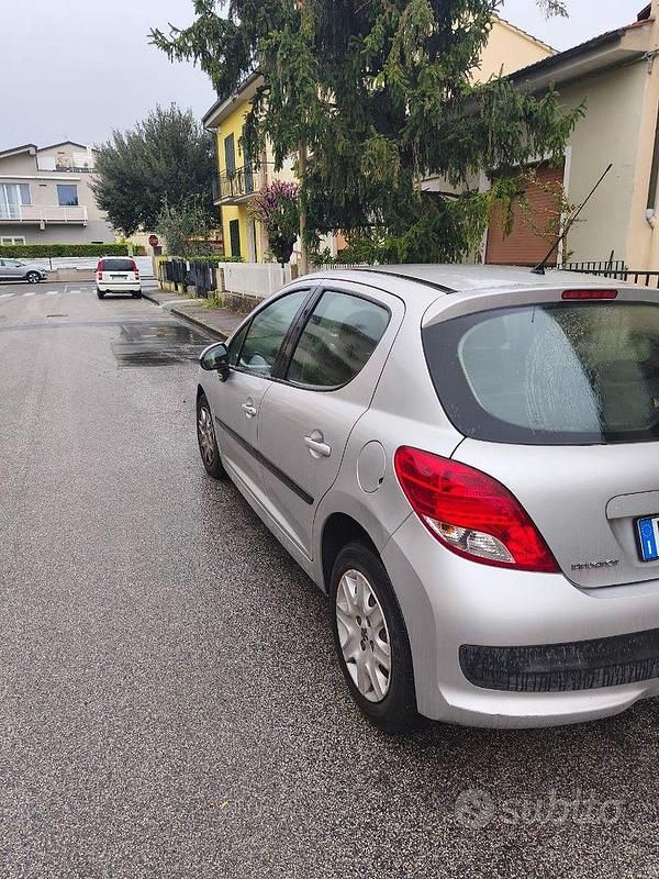 Usata Peugeot 207 70 CV (51 kW) 2011 Grigio Berlina