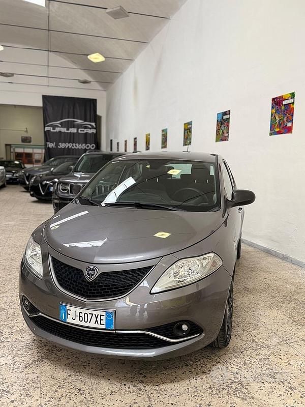 Usata Lancia Ypsilon S 95 CV (69 kW) 2017 Grigio Utilitaria