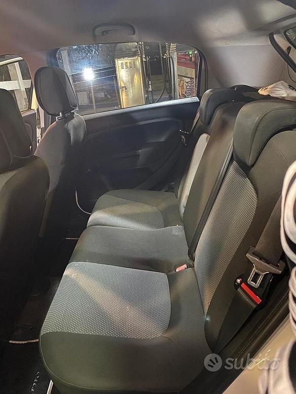 Usata Fiat Grande Punto 75 CV (55 kW) 2006 Bianco Utilitaria