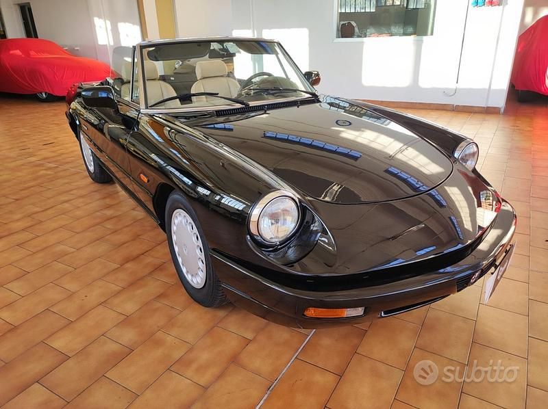 Usata Alfa Romeo Spider 106 CV (77 kW) 1990 Nero Cabrio