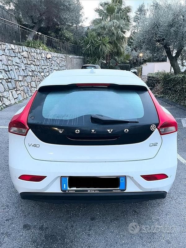 Usata Volvo V40 Business Edition 120 CV (88 kW) 2016 Bianco Berlina