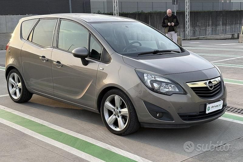 Usata Opel Meriva Cosmo 101 CV (74 kW) 2011 Grigio Monovolume