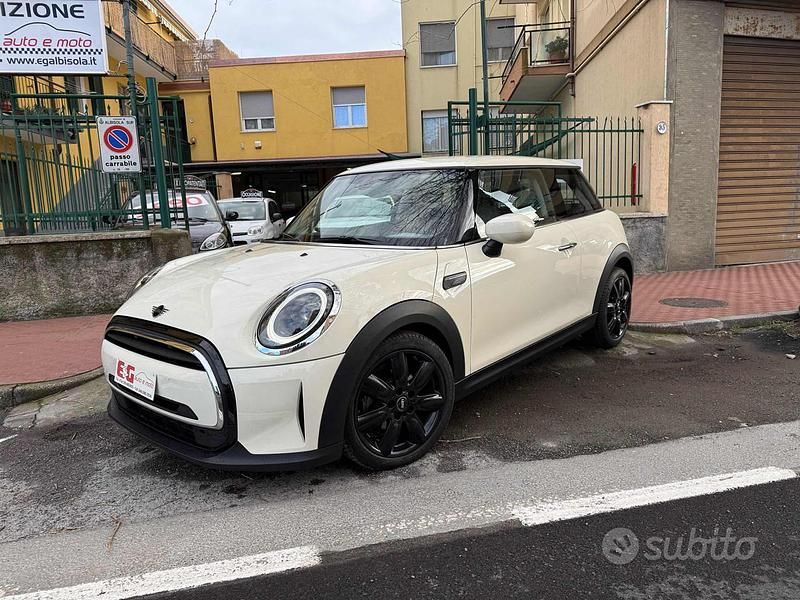 Begagnad Mini ONE 102 HK (75 kW) 2022 Vit Halvkombi