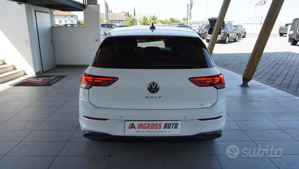 Usata VW Golf VIII Life 110 CV (80 kW) 2021 Bianco Berlina