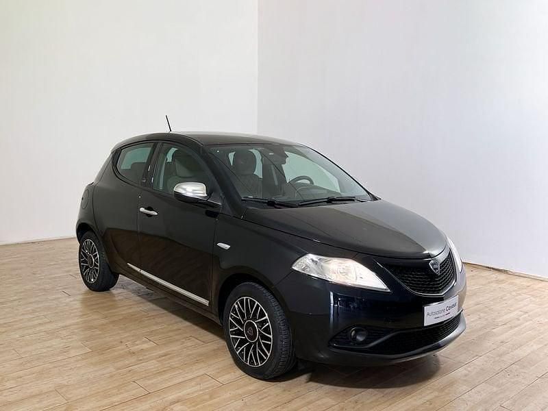 Usata Lancia Ypsilon Gold 69 CV (50 kW) 2020 Nero Utilitaria