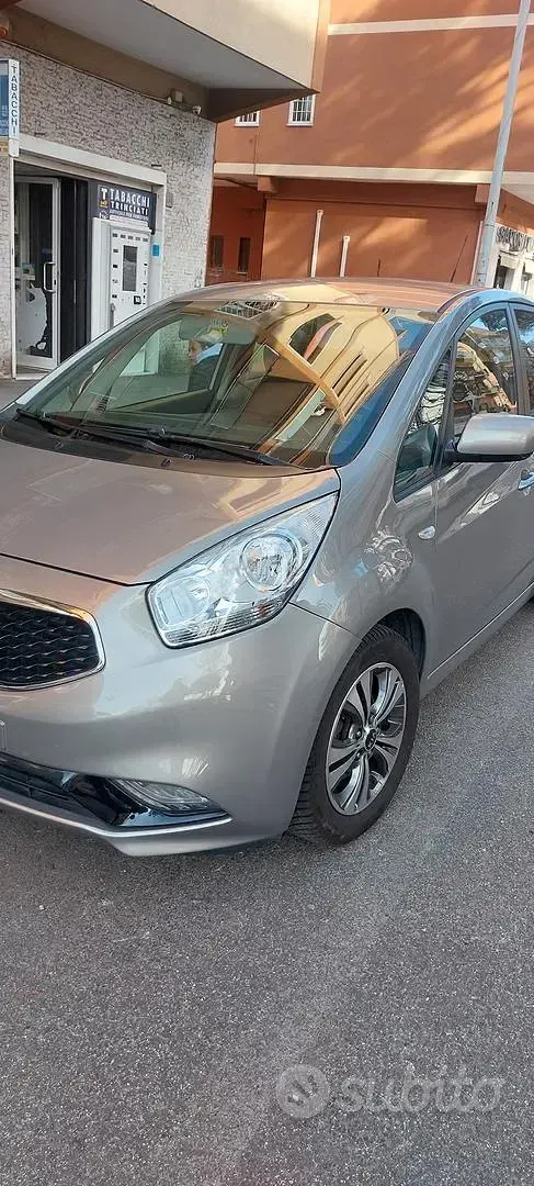 Usata Kia Venga 90 CV (66 kW) 2017 Grigio Utilitaria