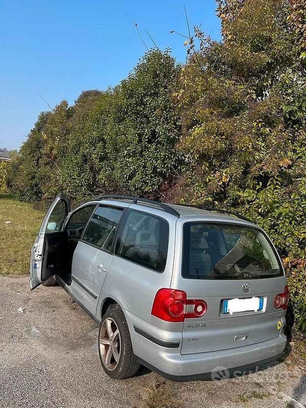 Usata VW Sharan 115 CV (84 kW) 2024 Grigio Monovolume