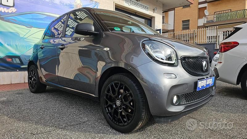Usado Smart ForFour Passion 90 CV (66 kW) 2019 Gris Utilitario