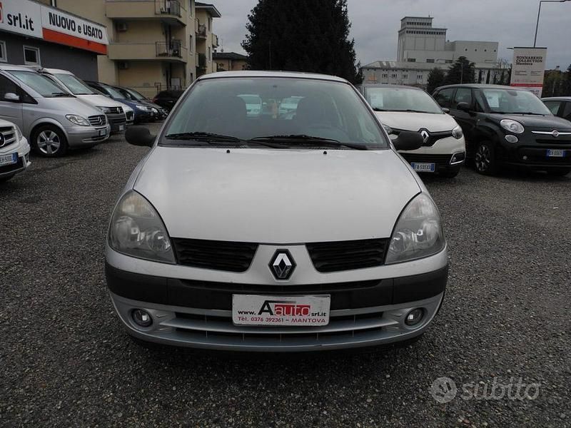 Usata Renault Clio II Authentique 58 CV (42 kW) 2004 Grigio Berlina