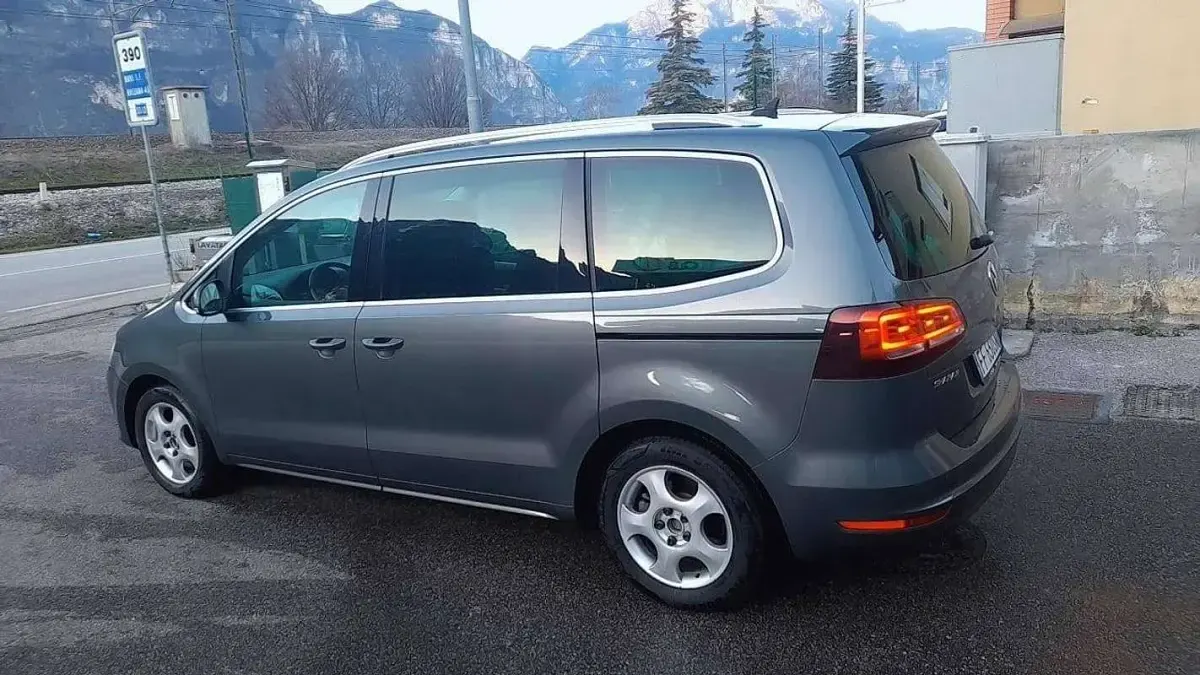 Usata VW Sharan Trendline 150 CV (110 kW) 2016 Grigio Monovolume