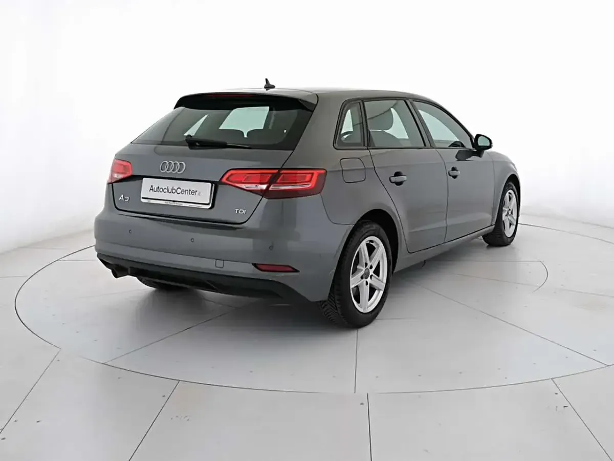 Usata Audi A3 Business 116 CV (85 kW) 2018 Grigio scuro Berlina