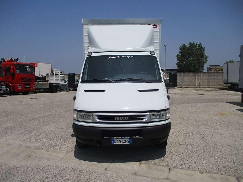 Usata Iveco Daily 166 CV (122 kW) 2006 Bianco Berlina