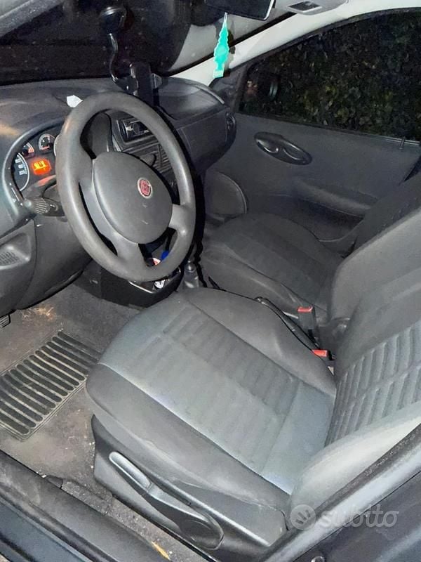 Usata Fiat Punto Classica 60 CV (44 kW) 2010 Grigio Utilitaria