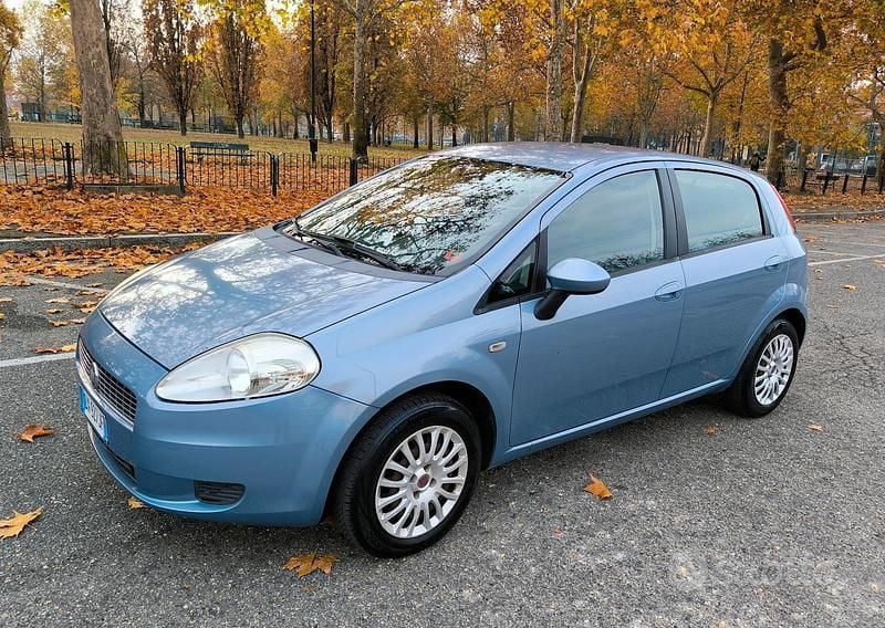 Usata Fiat Grande Punto Dynamic 78 CV (57 kW) 2009 Blu Utilitaria