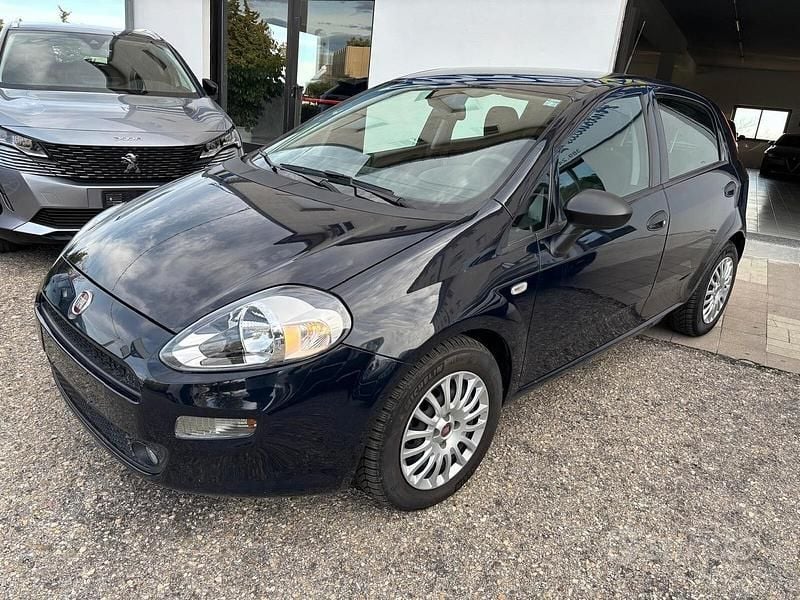 Usata Fiat Punto Street 95 CV (69 kW) 2018 Blu Utilitaria