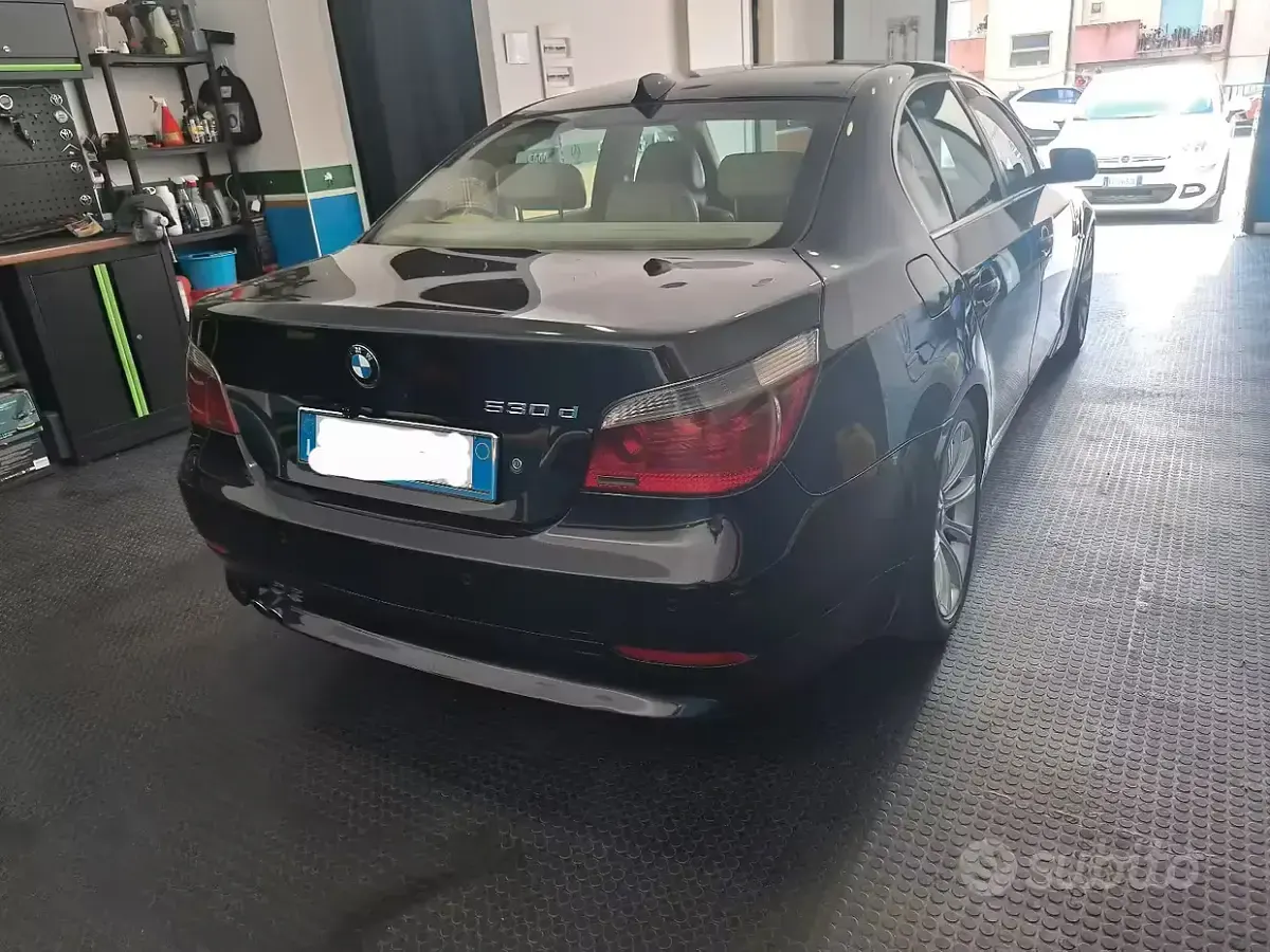 Usata BMW 530 231 CV (169 kW) 2005 Nero Berlina