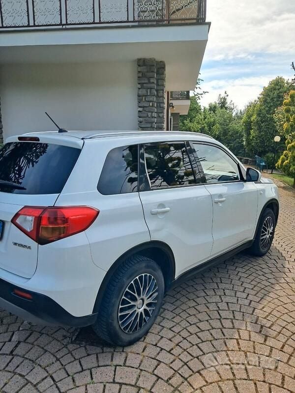 Bianco Usata 2017 Suzuki Vitara SUV | 8000 € (Buon prezzo) - Immagine 1/4