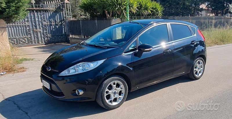 Usata Ford Fiesta Titanium 80 CV (58 kW) 2011 Nero Utilitaria